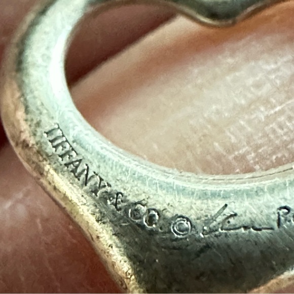 Tiffany & Co. Elsa Peretti Sterling Silver Open Heart pendant. 5535 G - Picture 6 of 13